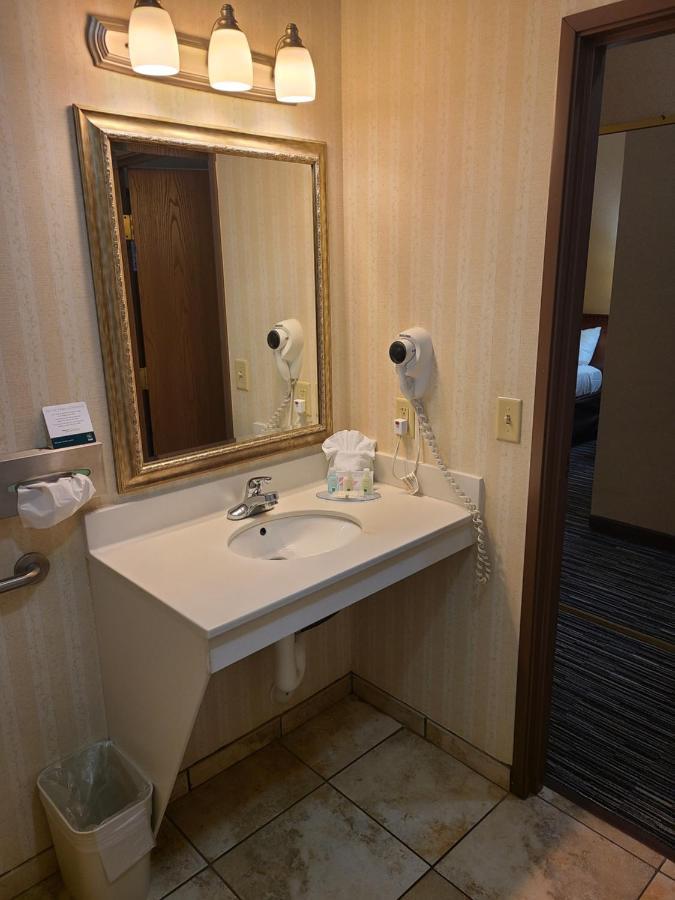 Quality Inn & Suites Wellington - Fort Collins Exterior photo