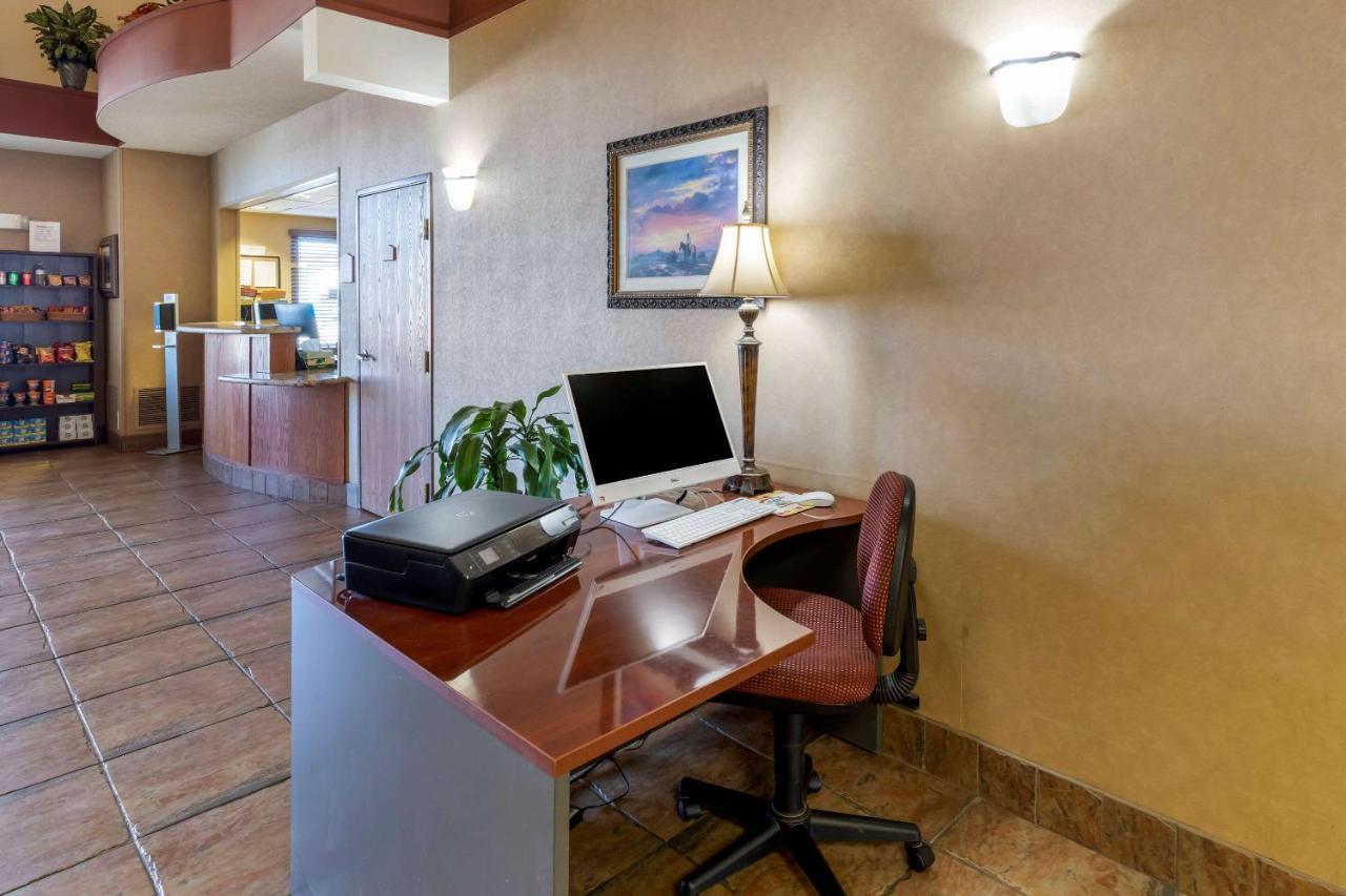 Quality Inn & Suites Wellington - Fort Collins Exterior photo