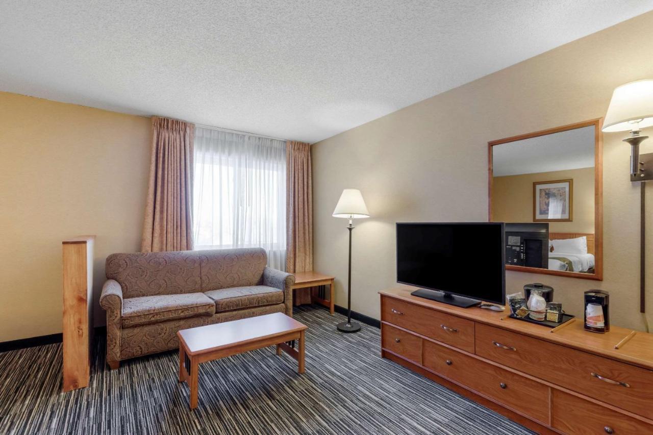 Quality Inn & Suites Wellington - Fort Collins Exterior photo